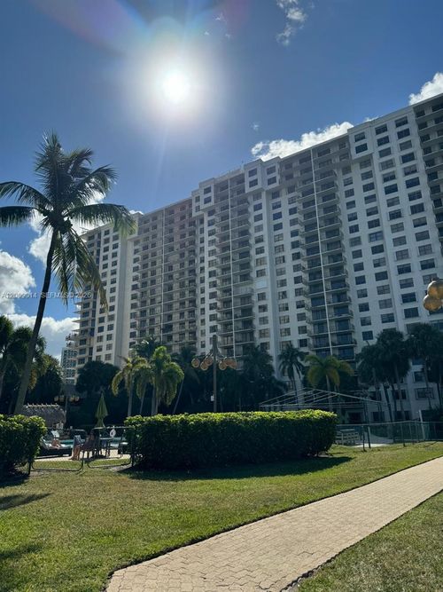 1408-18151 Ne 31st Ct, Aventura, FL, 33160-2664 | Card Image