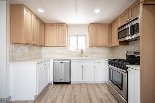 3486 Haleakala Dr, Las Vegas, NV, 89122-3976 | Card Image