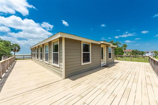 Huge deck for all your guests to come hang out on | Image 41