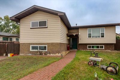 81 Westview Cres, House detached with 5 bedrooms, 2 bathrooms and 2 parking in Blackfalds AB | Image 1