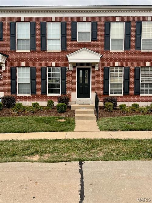 725 Hyde Dr, O Fallon, MO, 63366-7571 | Card Image
