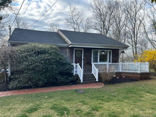 40 Clubhouse Dr, Rocky Point, NY, 11778-9585 | Card Image