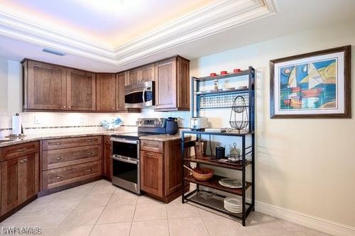 l104-601 Beachwalk Cir, NAPLES, FL, 34108-8728 | Card Image