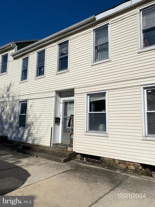 16 W Main St, TREMONT, PA, 17981-1708 | Card Image