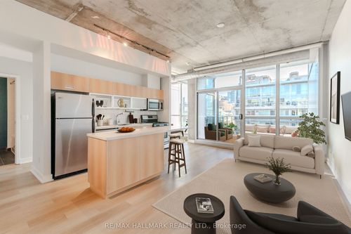 910-60 Bathurst St, Toronto, ON, M5V2P4 | Card Image