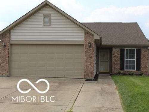 688 Hollowood Ln, Avon, IN, 46123-9644 | Card Image