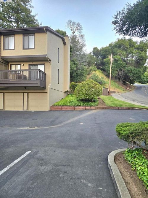 1069 Cedar Ct, Crockett, CA, 94525-1440 | Card Image