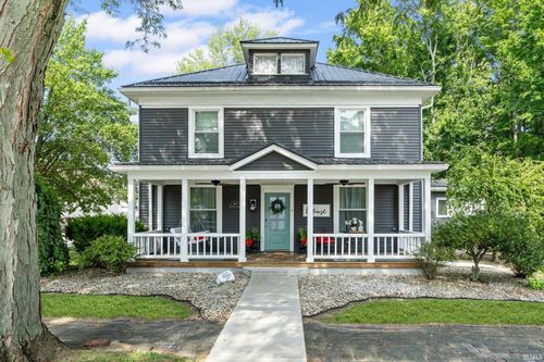 100 W Walnut St, Waynetown, IN, 47990-8267 | Card Image