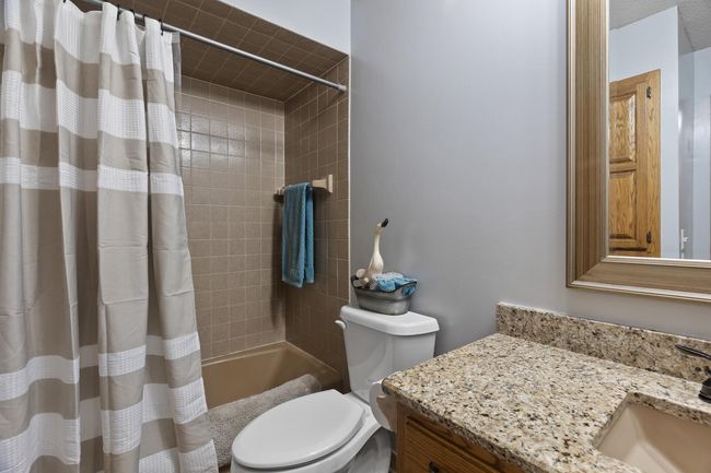 Upper level full bath | Image 24