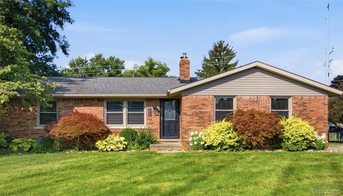5060 Bernice Dr, Almont, MI, 48003-8759 | Card Image