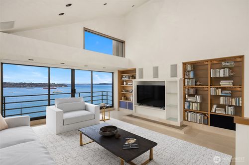 f20-2021 1st Avenue, Seattle, WA, 98121 | Card Image