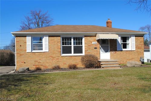 11190 Ronald Dr, Parma, OH, 44130-7213 | Card Image