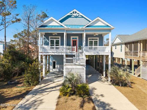 111 Se 41st St, Oak Island, NC, 28465-5532 | Card Image