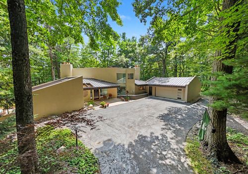 10109 Hathaway Dr, Greenville, MI, 48838-7105 | Card Image