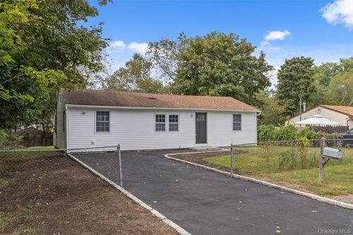 532 Taylor Ave, East Patchogue, NY, 11772-5123 | Card Image