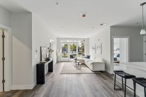 204-140 W Webster Ave, Roselle Park, NJ, 07204-1611 | Card Image