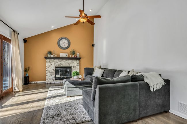 460 Sunnyside Ave, House other with 3 bedrooms, 3 bathrooms and 2 parking in Gurnee IL | Image 15