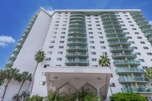 1527-19380 Collins Ave, Sunny Isles Beach, FL, 33160-2239 | Card Image