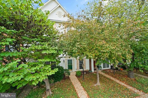 8878 Stable Forest Pl, BRISTOW, VA, 20136-5748 | Card Image