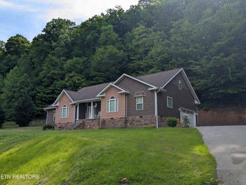 900 Twin Fawn Trl, Middlesboro, KY, 40965-9601 | Card Image