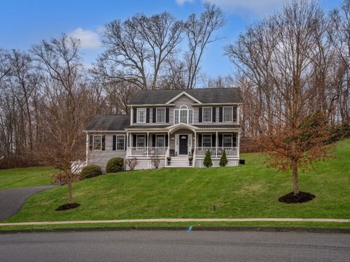 37 Loop Rd, Watertown, CT, 06795-1552 | Card Image