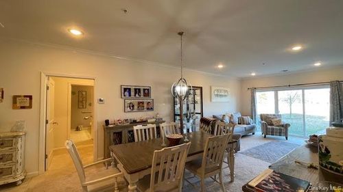 94 Lakeside Ct, Shirley, NY, 11967-3640 | Card Image