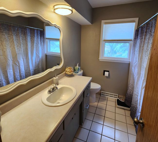 Upper Bath B.jpg | Image 12