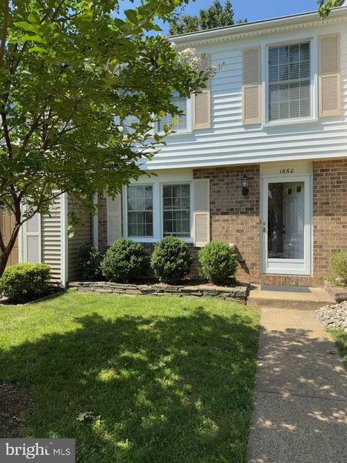1660 Sierra Woods Dr, RESTON, VA, 20194-5607 | Card Image