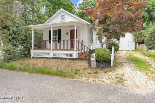 6 Haggers Ln, Fair Haven, NJ, 07704-3310 | Card Image