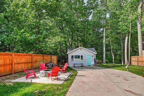 8520 W Sapphire Ave, Lake City, MI, 49651-8636 | Card Image