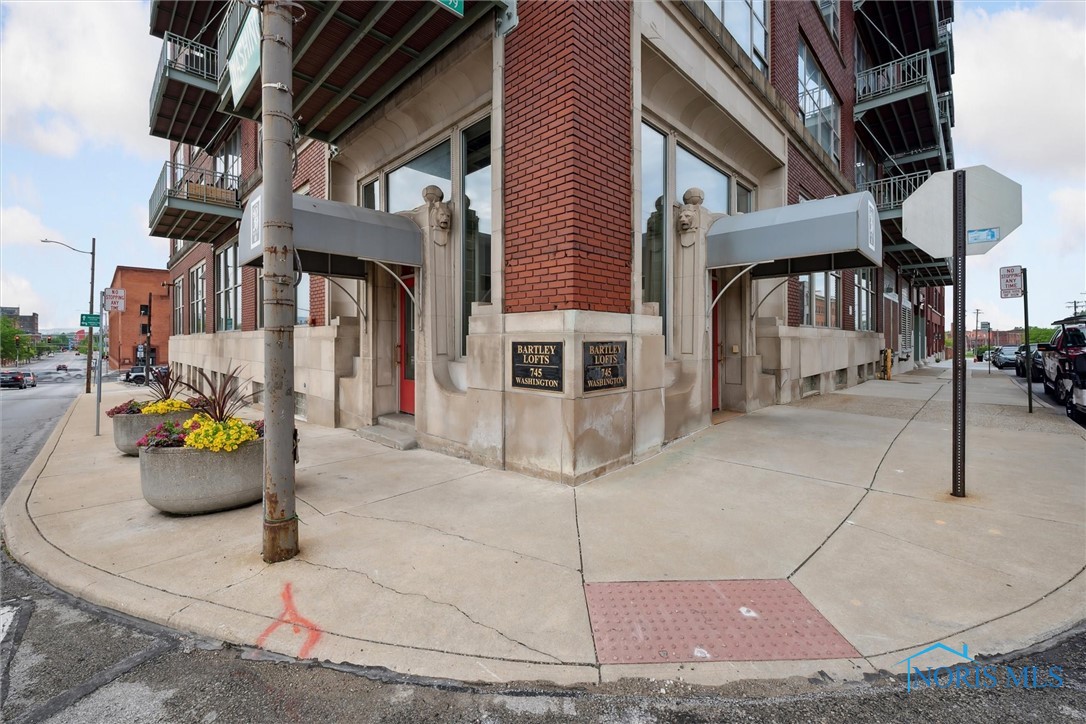Washington St, Toledo, OH 43604