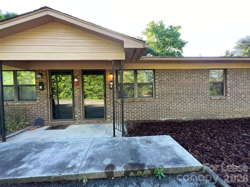 i-201 Arthur Dr, Thomasville, NC, 27360-6207 | Card Image