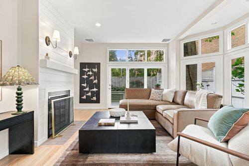17-17 Frost St, Cambridge, MA, 02140 | Card Image