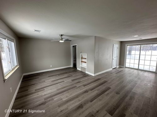 8040 Beecher Rd, Flushing, MI, 48433-9424 | Card Image