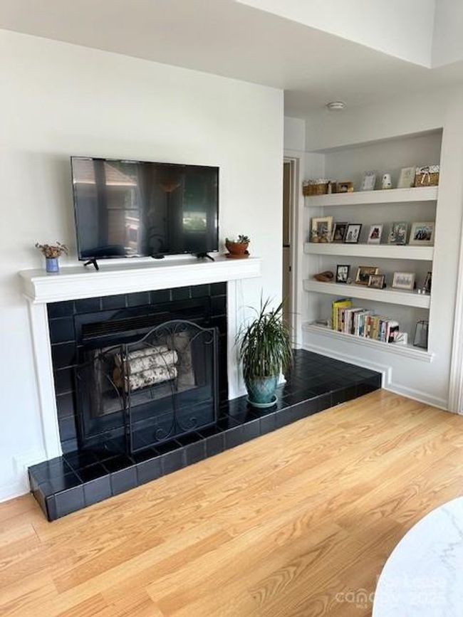 1109 E Morehead St, Condo with 2 bedrooms, 2 bathrooms and null parking in Charlotte NC | Image 4