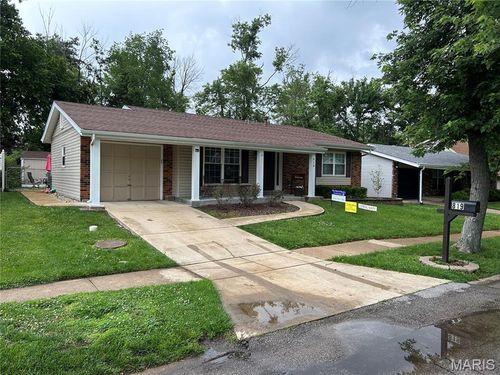 819 Westrun Drive Drive, Ballwin, MO, 63021 | Card Image