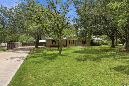 111 Deer Run St, Pleasanton, TX, 78064-1509 | Card Image