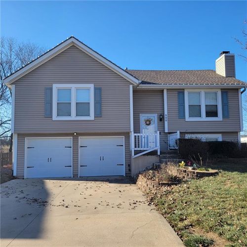 800 20th Ave S, Greenwood, MO, 64034-8622 | Card Image