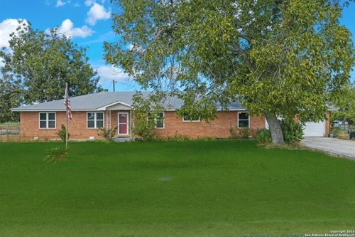 106 County Road 6611, Devine, TX, 78016-4629 | Card Image