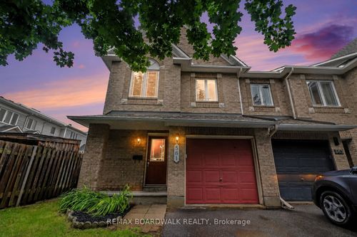 561 Aquaview Dr, Orléans, ON, K4A4V4 | Card Image