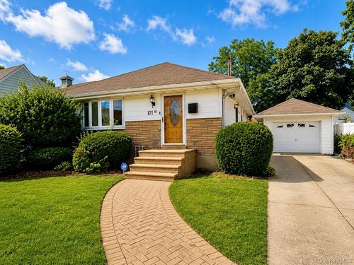 171 Allen St, Hempstead, NY, 11550-7347 | Card Image