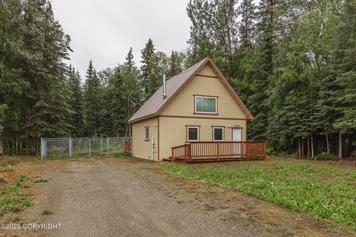 2046 Loose Moose Loop, North Pole, AK, 99705 | Card Image