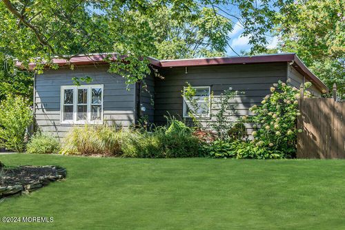 105 Longfellow Ave, Toms River, NJ, 08753-6935 | Card Image