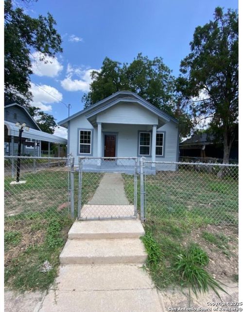 143 E Baylor, San Antonio, TX, 78204-2902 | Card Image