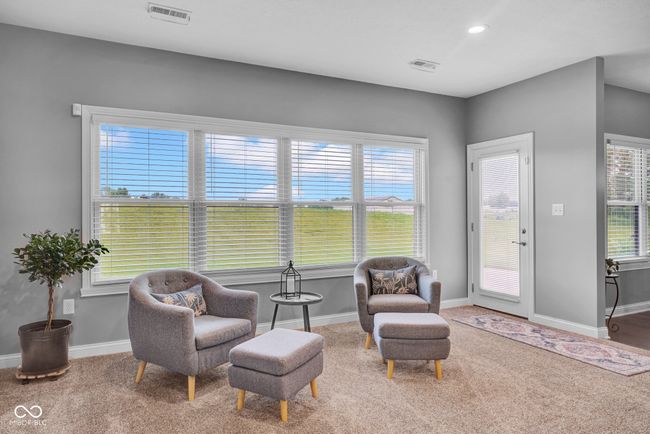 Sitting area with a lovely view | Image 8