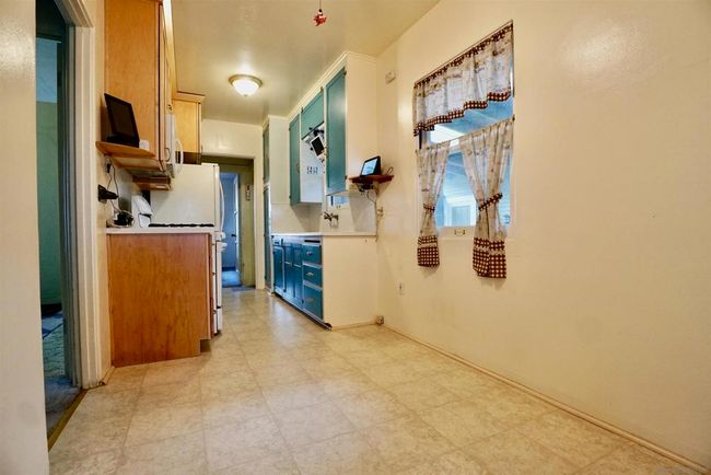 7553 Cuyamaca Ave, House other with 3 bedrooms, 2 bathrooms and 3 parking in Lemon Grove CA | Image 5