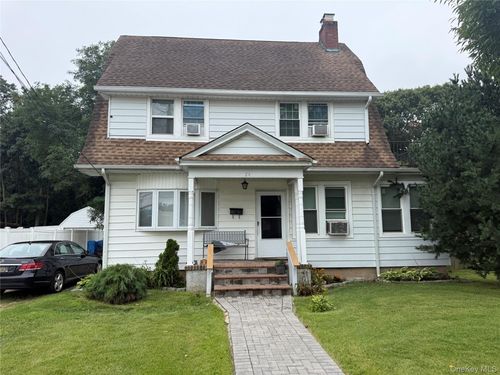 24 Washington Ave, Amityville, NY, 11701-1734 | Card Image