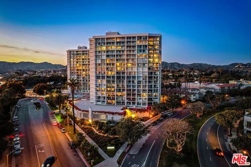1105p-201 Ocean Avenue, Santa Monica, CA, 90402 | Card Image
