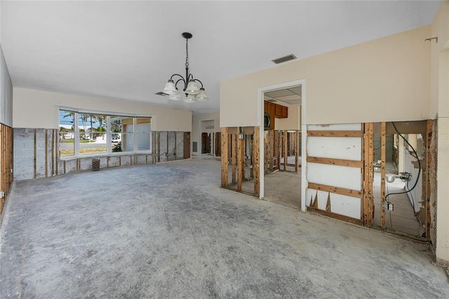 Dining Room to Living Room | Image 17