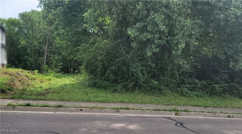 849 East Avenue, Akron, OH, 44307 | Card Image